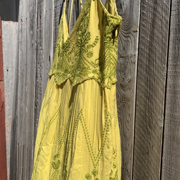 NWT UO Jamie Embroidered Babydoll Dress Yellow SZ M SOLD OUT - Picture 5 of 7